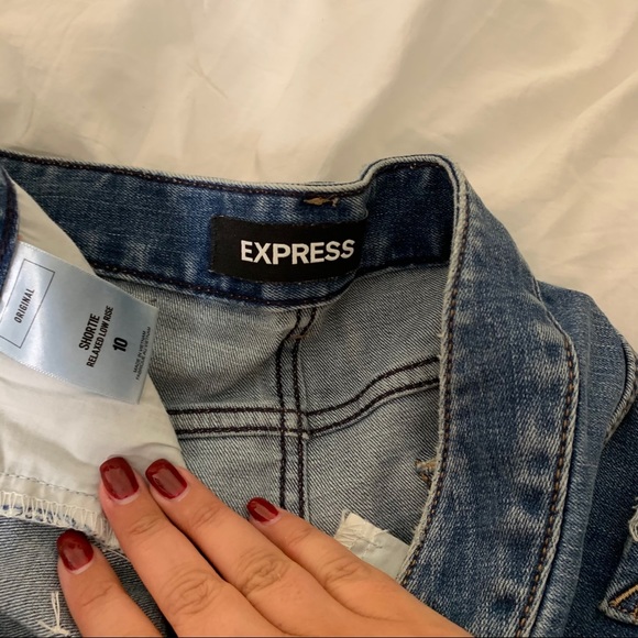 Express flower beaded jean shorts - Picture 3 of 5